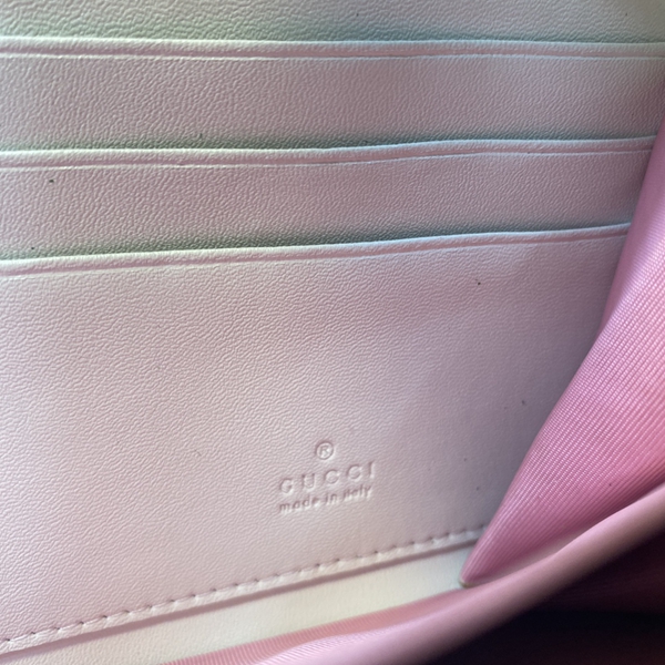 グッチ財布コピー内部構造